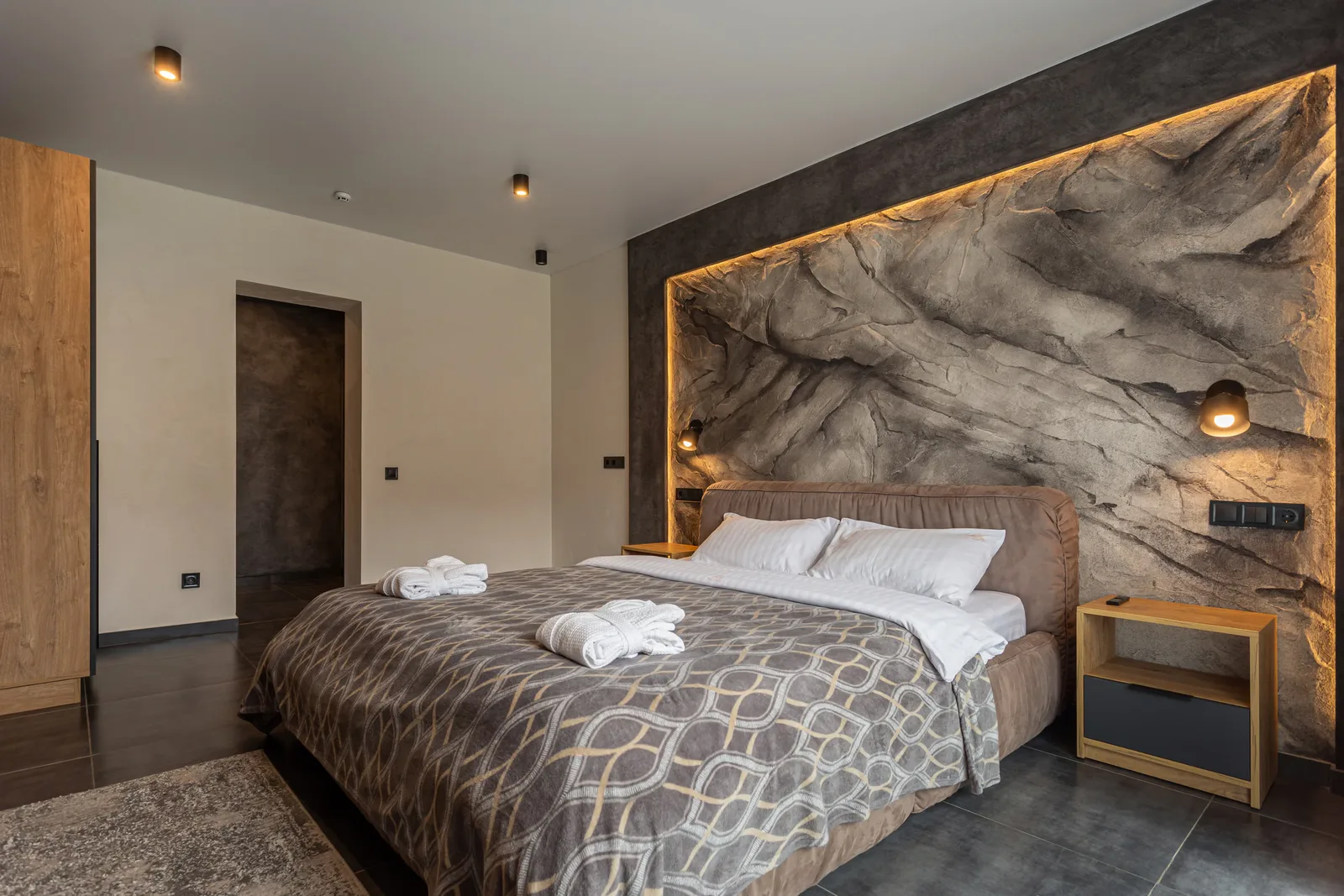 Hdr jpg - Suite with bedroom and living room, photo 2