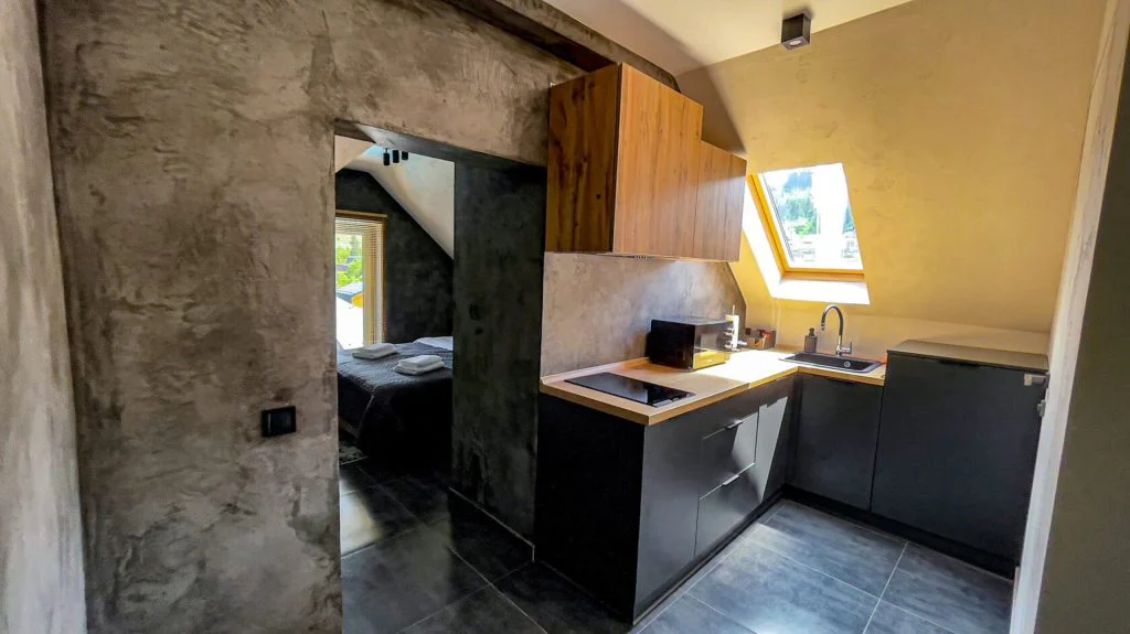 Suite with bedroom and living room, photo 38