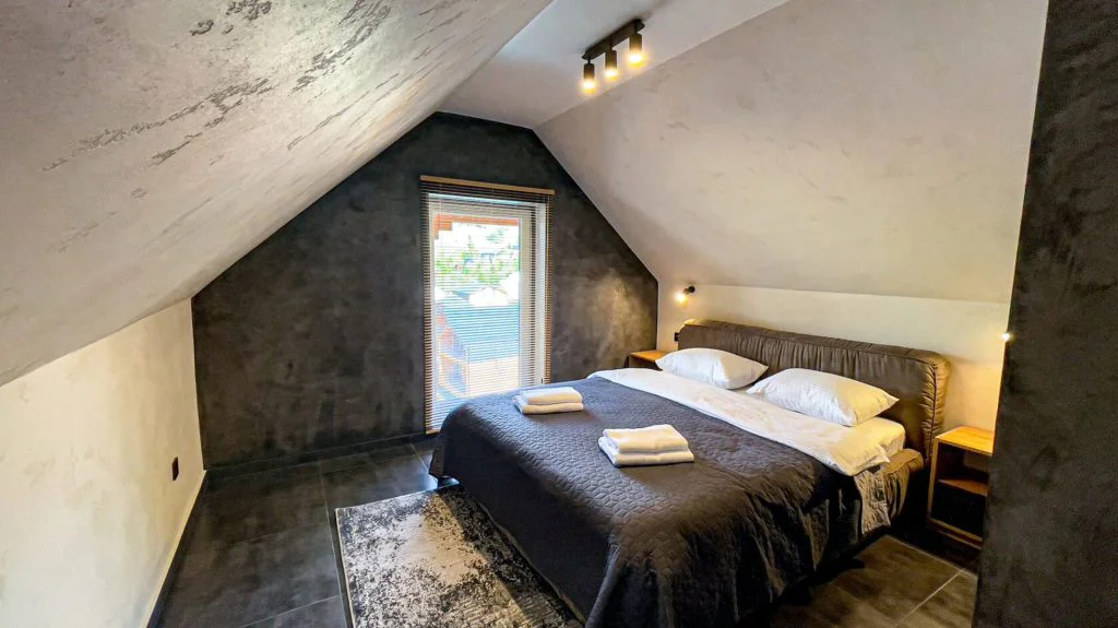 Suite with bedroom and living room, photo 40